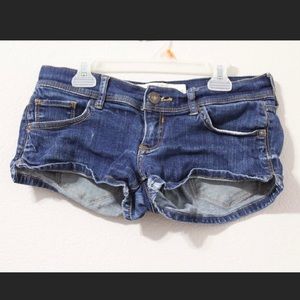 Dark wash denim short shorts!